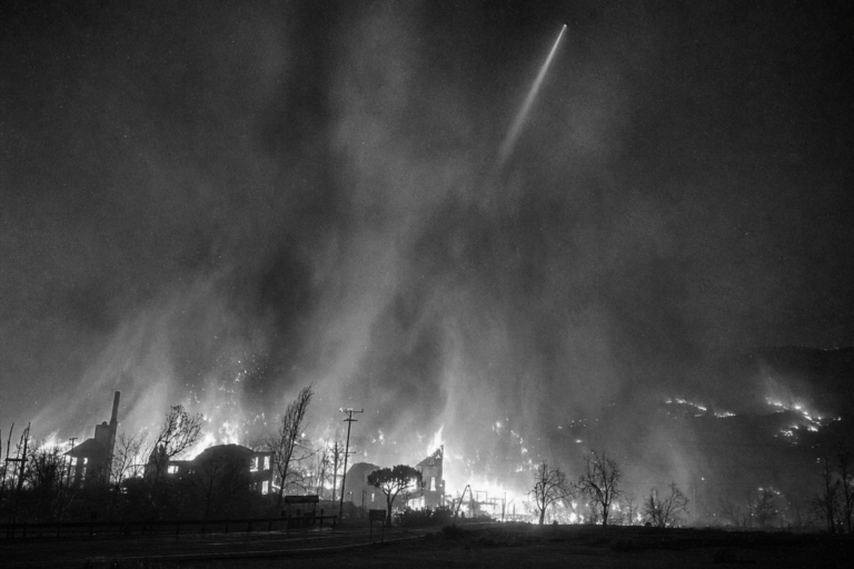 Les incendies de Maui (2023) et de Californie (2018) ont été allumés par des armes à énergie dirigée